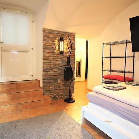 Fully Equipped Apartment Near Main Station Вюрцбург Екстер'єр фото